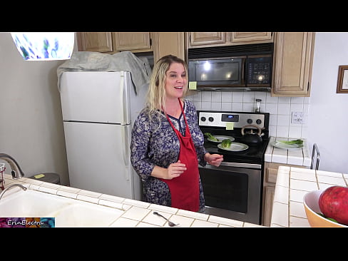 ❤️ Stepmom Mëllech him an der Kichen virun sengem Datum ️ Super Porn op Porno lb.thebestfetishsites.ru ❤